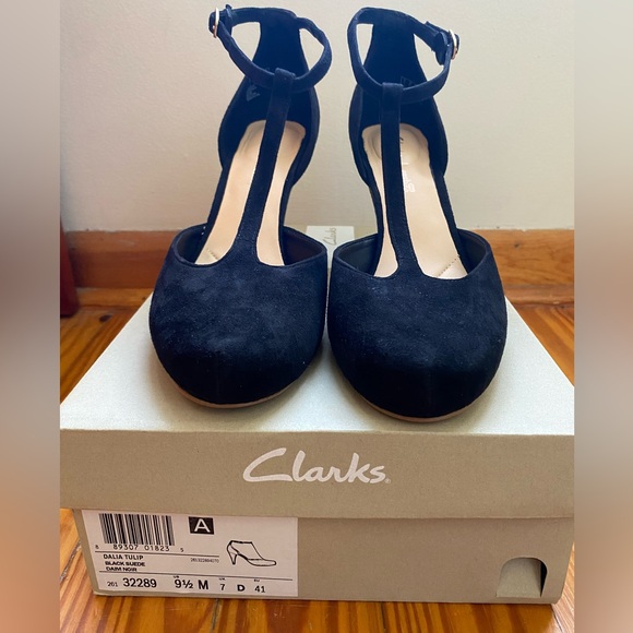 NWT Clarks Dalia Tulip Black Suede Heel Size 9.5 - Picture 3 of 7